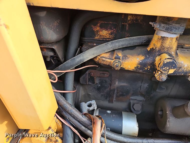 image for item OL9474 1976 Case 585  forklift