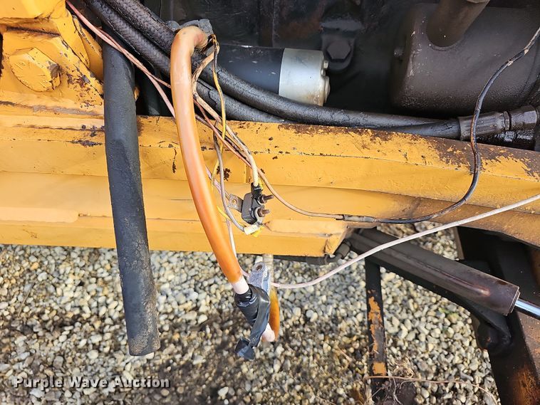 image for item OL9474 1976 Case 585  forklift