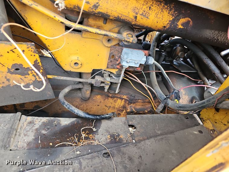 image for item OL9474 1976 Case 585  forklift