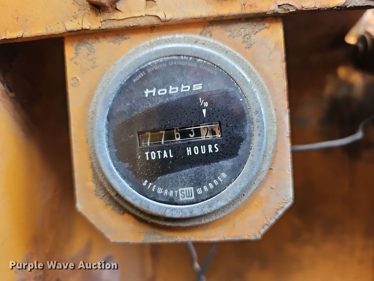 image for item OL9474 1976 Case 585  forklift