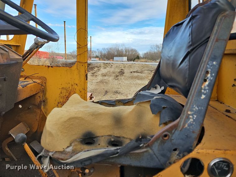 image for item OL9474 1976 Case 585  forklift