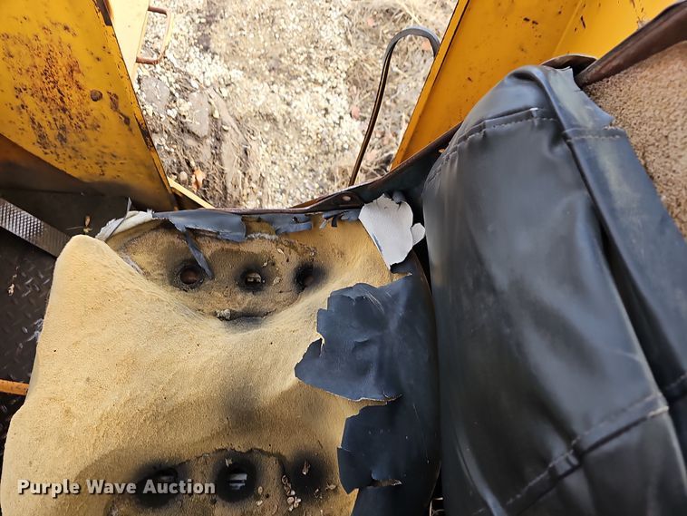 image for item OL9474 1976 Case 585  forklift