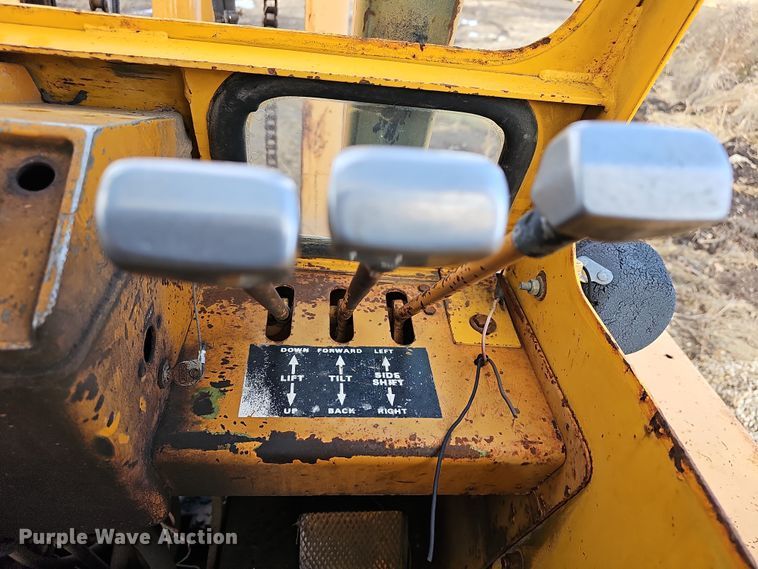 image for item OL9474 1976 Case 585  forklift