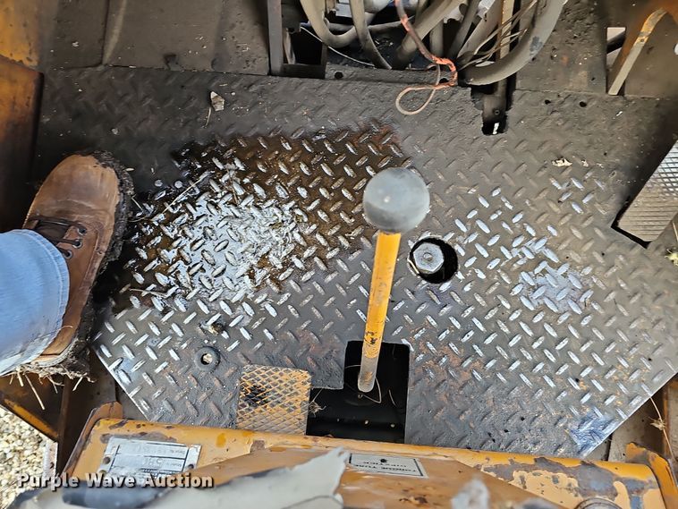 image for item OL9474 1976 Case 585  forklift