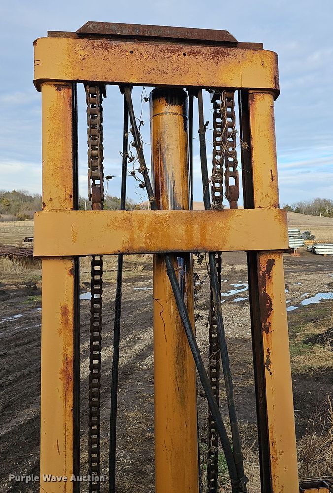 image for item OL9474 1976 Case 585  forklift