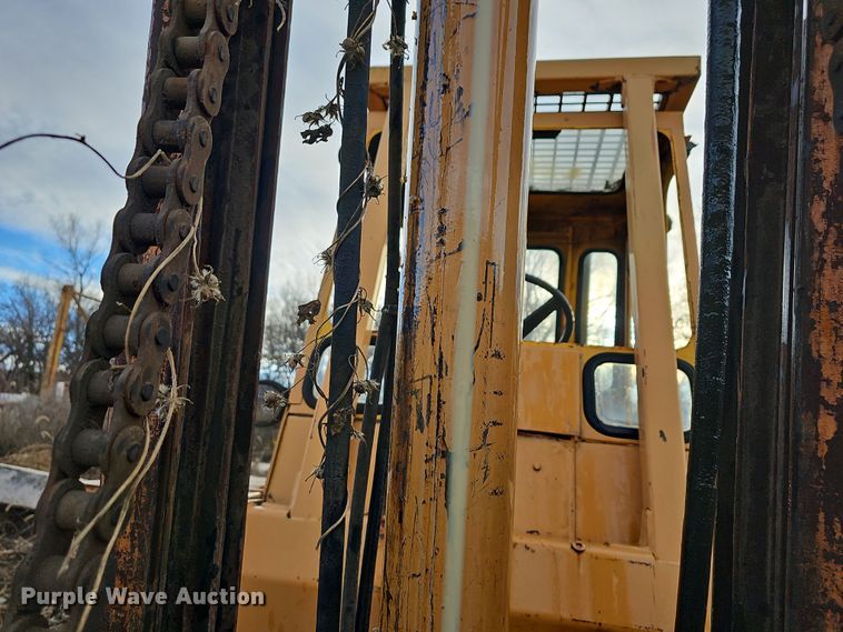 image for item OL9474 1976 Case 585  forklift