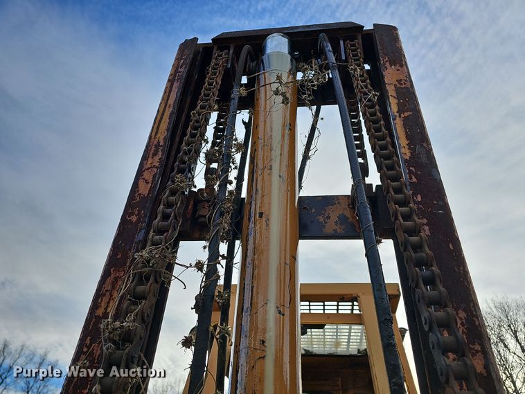 image for item OL9474 1976 Case 585  forklift