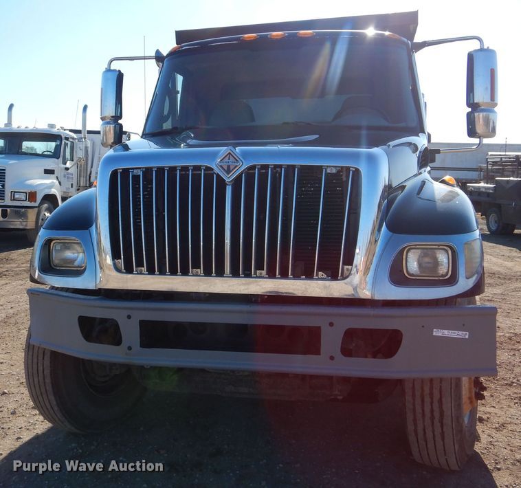 image for item OL9492 2005 International 7400  dump truck