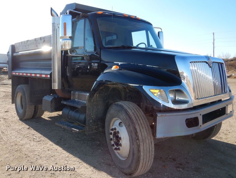 image for item OL9492 2005 International 7400  dump truck
