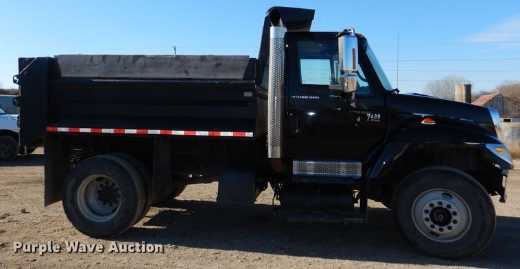 image for item OL9492 2005 International 7400  dump truck