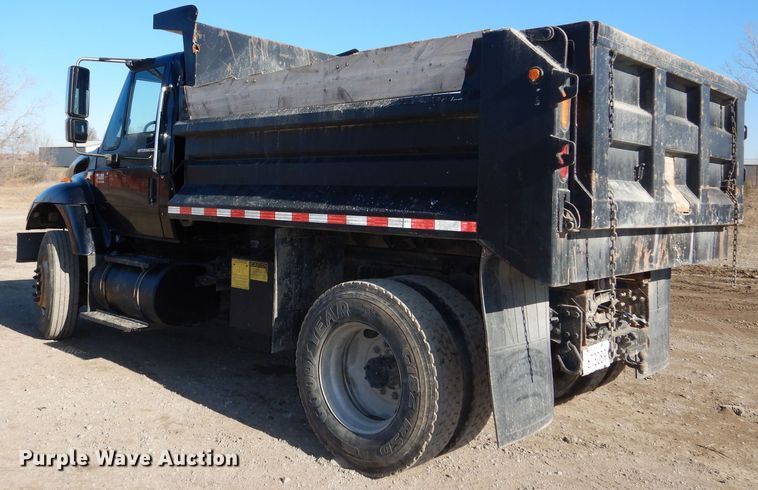 image for item OL9492 2005 International 7400  dump truck