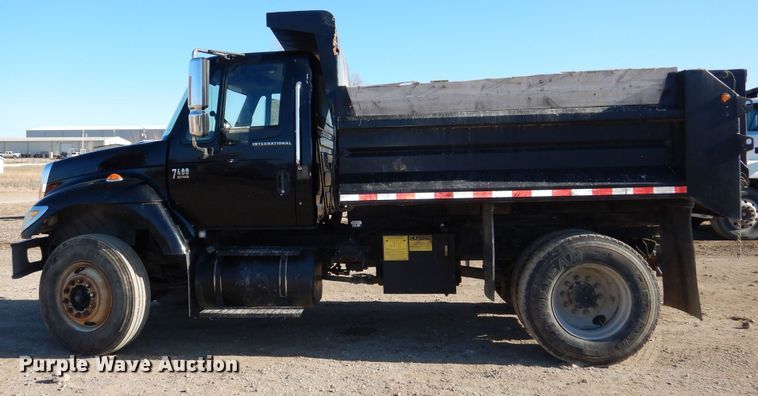 image for item OL9492 2005 International 7400  dump truck