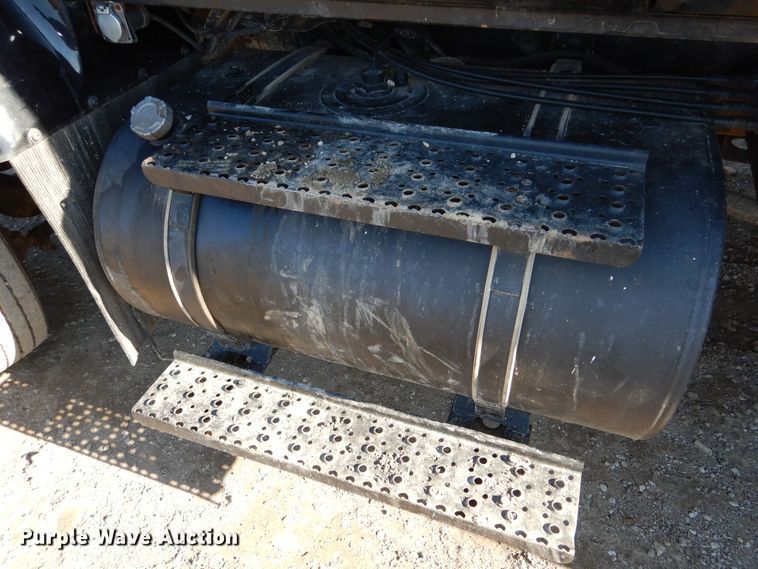 image for item OL9492 2005 International 7400  dump truck