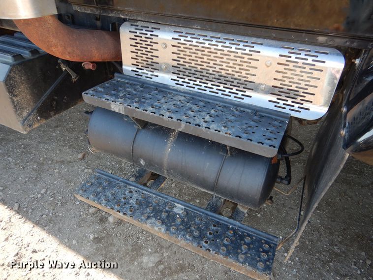 image for item OL9492 2005 International 7400  dump truck