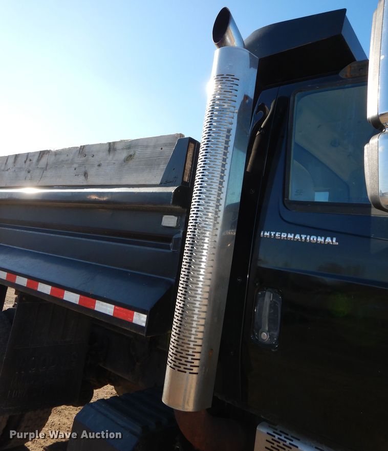 image for item OL9492 2005 International 7400  dump truck