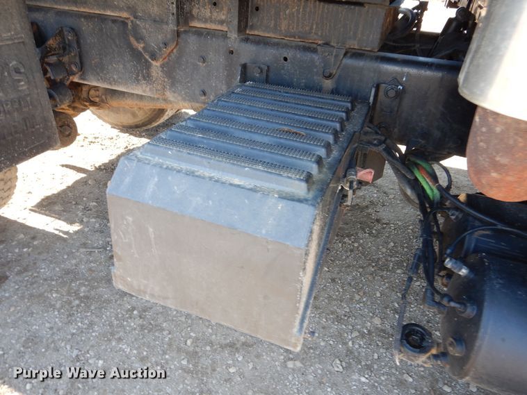 image for item OL9492 2005 International 7400  dump truck