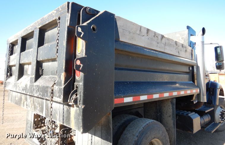 image for item OL9492 2005 International 7400  dump truck