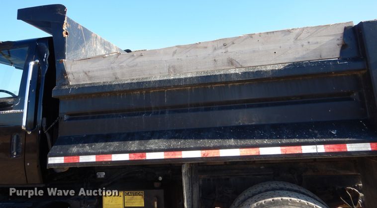 image for item OL9492 2005 International 7400  dump truck