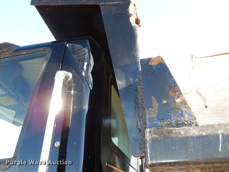 image for item OL9492 2005 International 7400  dump truck