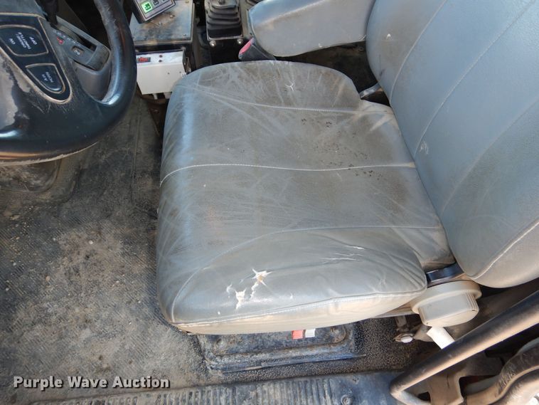 image for item OL9492 2005 International 7400  dump truck