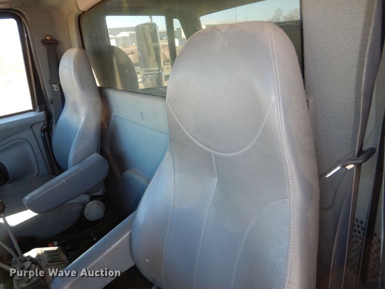 image for item OL9492 2005 International 7400  dump truck