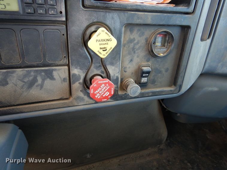 image for item OL9492 2005 International 7400  dump truck