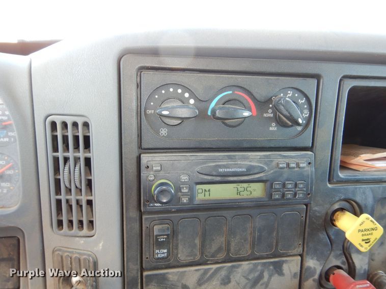 image for item OL9492 2005 International 7400  dump truck