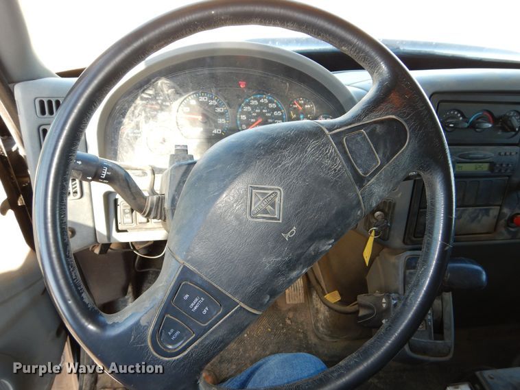 image for item OL9492 2005 International 7400  dump truck