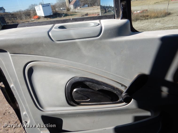 image for item OL9492 2005 International 7400  dump truck