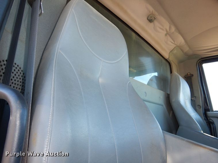 image for item OL9492 2005 International 7400  dump truck