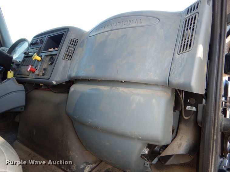 image for item OL9492 2005 International 7400  dump truck