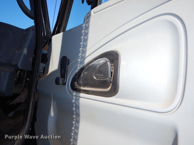 image for item OL9492 2005 International 7400  dump truck