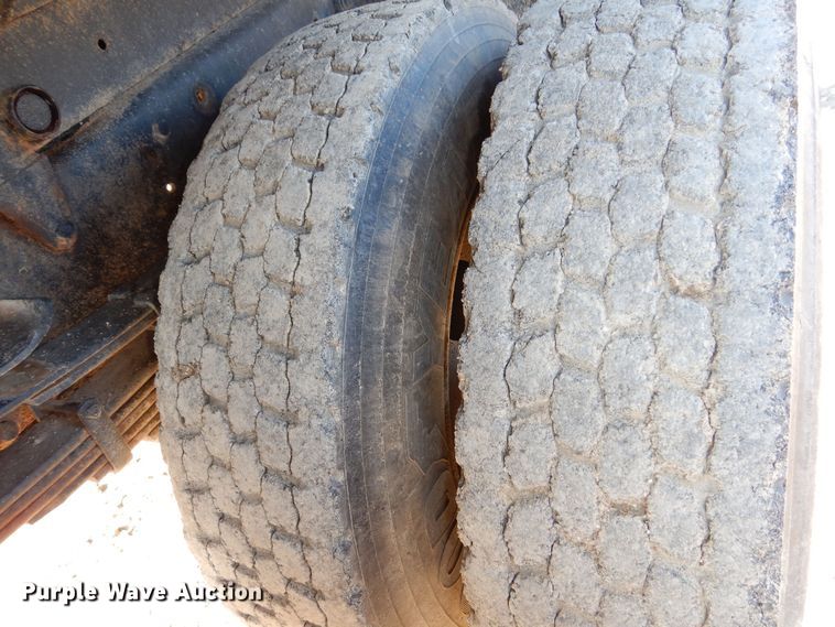 image for item OL9492 2005 International 7400  dump truck