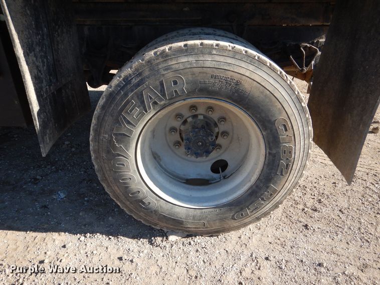 image for item OL9492 2005 International 7400  dump truck