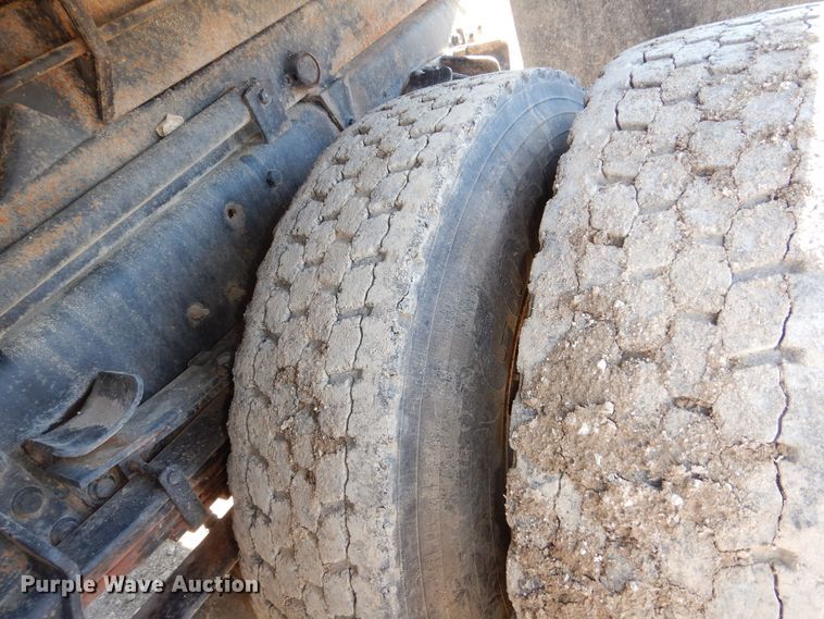 image for item OL9492 2005 International 7400  dump truck