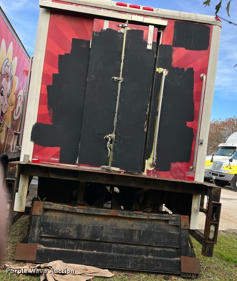 image for item DH8591 2007 Freightliner Business Class M2  refrigerated truck