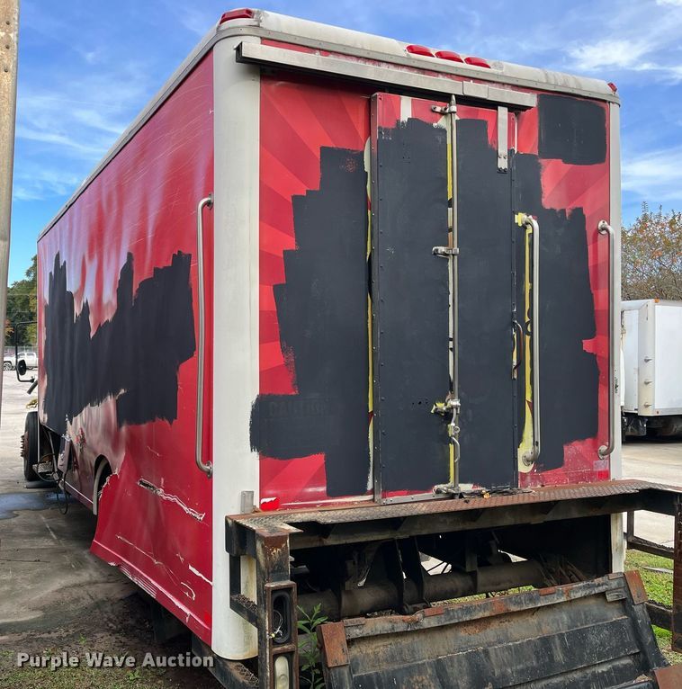 image for item DH8591 2007 Freightliner Business Class M2  refrigerated truck