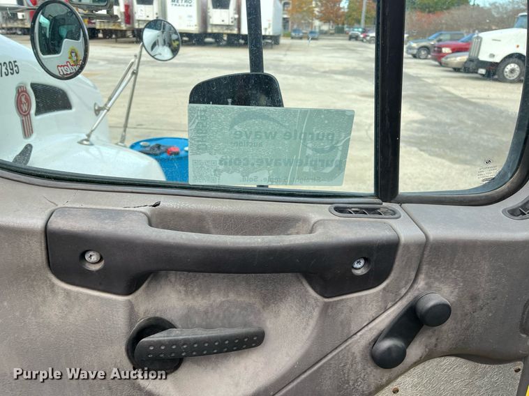 image for item DH8591 2007 Freightliner Business Class M2  refrigerated truck