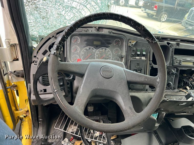 image for item DH8591 2007 Freightliner Business Class M2  refrigerated truck