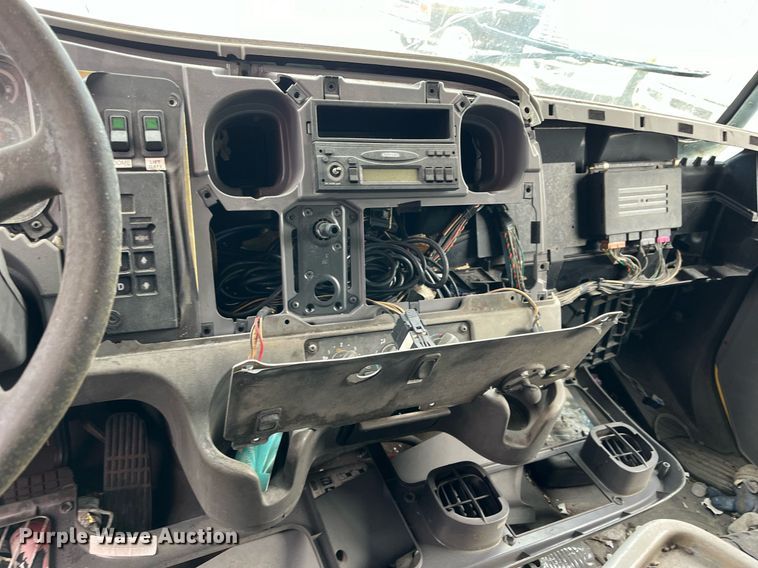 image for item DH8591 2007 Freightliner Business Class M2  refrigerated truck