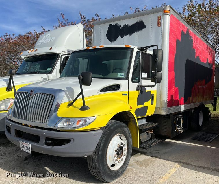 image for item DH8592 2011 International DuraStar 4300  refrigerated truck