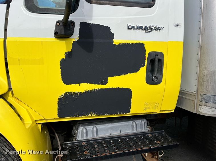 image for item DH8592 2011 International DuraStar 4300  refrigerated truck