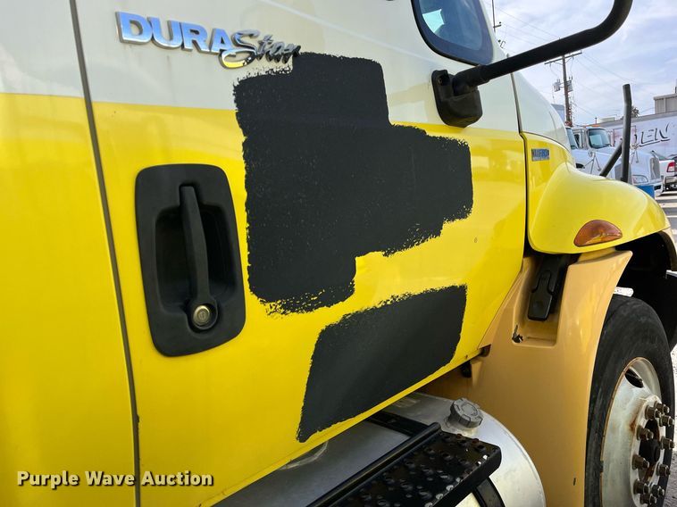 image for item DH8592 2011 International DuraStar 4300  refrigerated truck