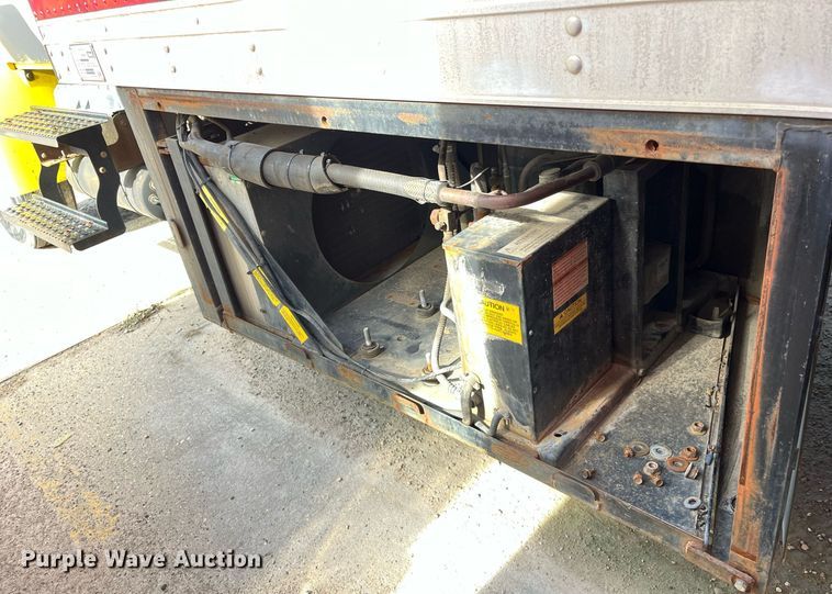 image for item DH8592 2011 International DuraStar 4300  refrigerated truck