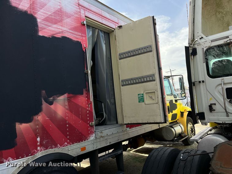 image for item DH8592 2011 International DuraStar 4300  refrigerated truck