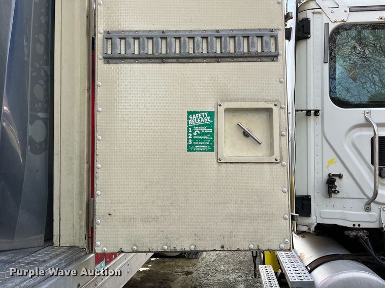 image for item DH8592 2011 International DuraStar 4300  refrigerated truck