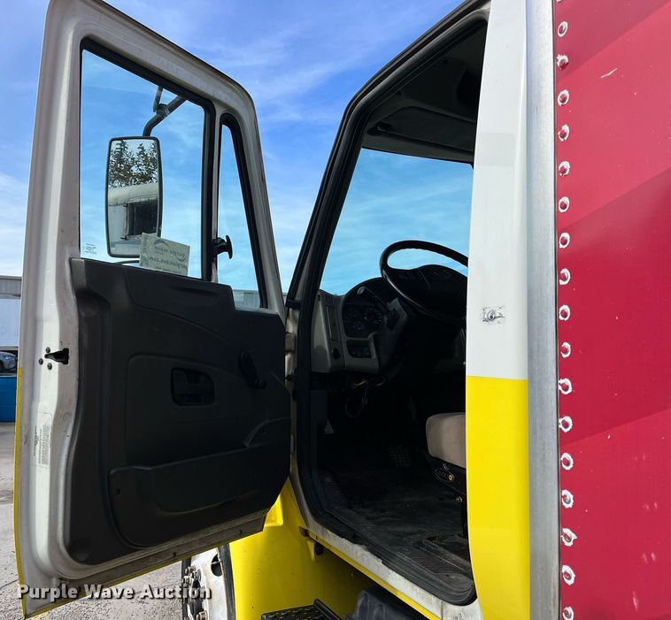 image for item DH8592 2011 International DuraStar 4300  refrigerated truck