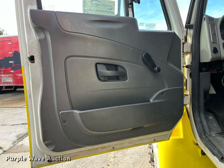 image for item DH8592 2011 International DuraStar 4300  refrigerated truck