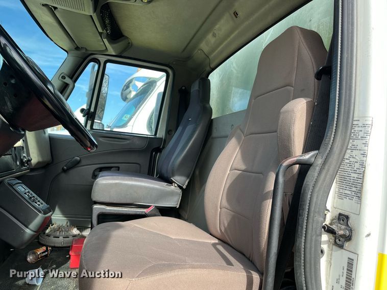 image for item DH8592 2011 International DuraStar 4300  refrigerated truck