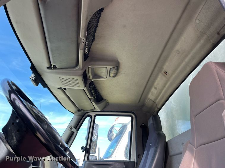 image for item DH8592 2011 International DuraStar 4300  refrigerated truck